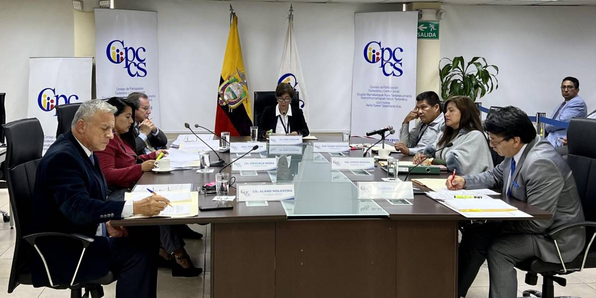 El Cpccs no logra cesar al contralor Carlos Riofrío
