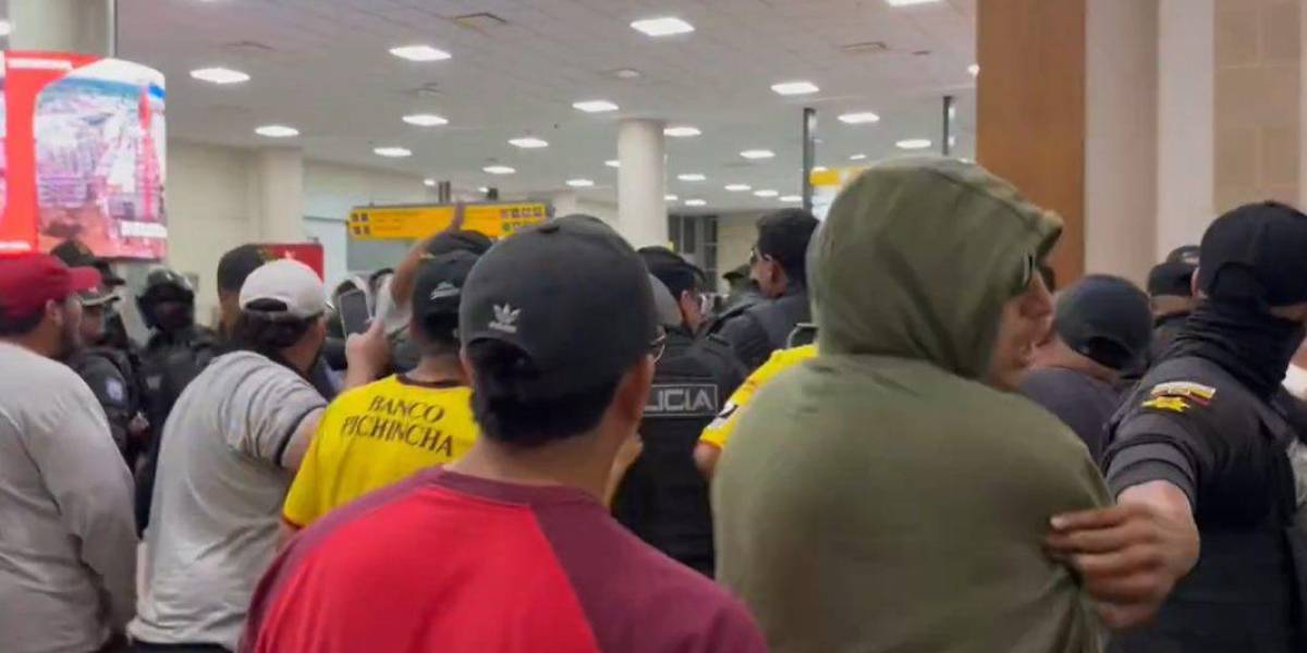 Hinchas de Barcelona SC insultaron e intimidaron a jugadores y directivos por malos resultados