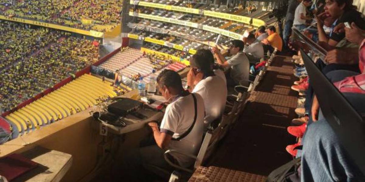 Periodistas deportivos protagonizan una pelea en el estadio de Barcelona SC