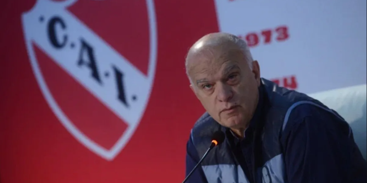 El presidente de Independiente de Avellaneda viajó a Paraguay para defender a su club ante la CONMEBOL