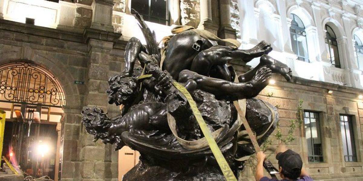 Quito: la historia del monumento de La Lucha Eterna, ubicado frente al Arco de la Circasiana