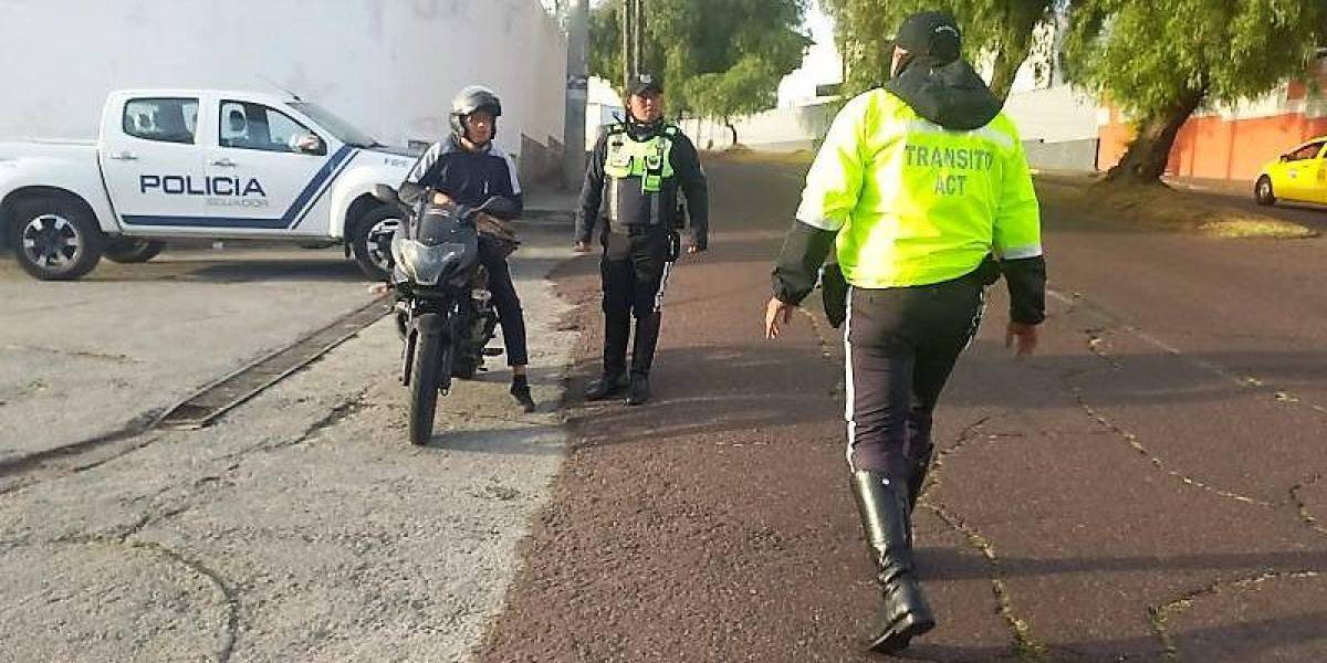 Quito: los operativos de control a motociclistas se intensifican en las vías principales