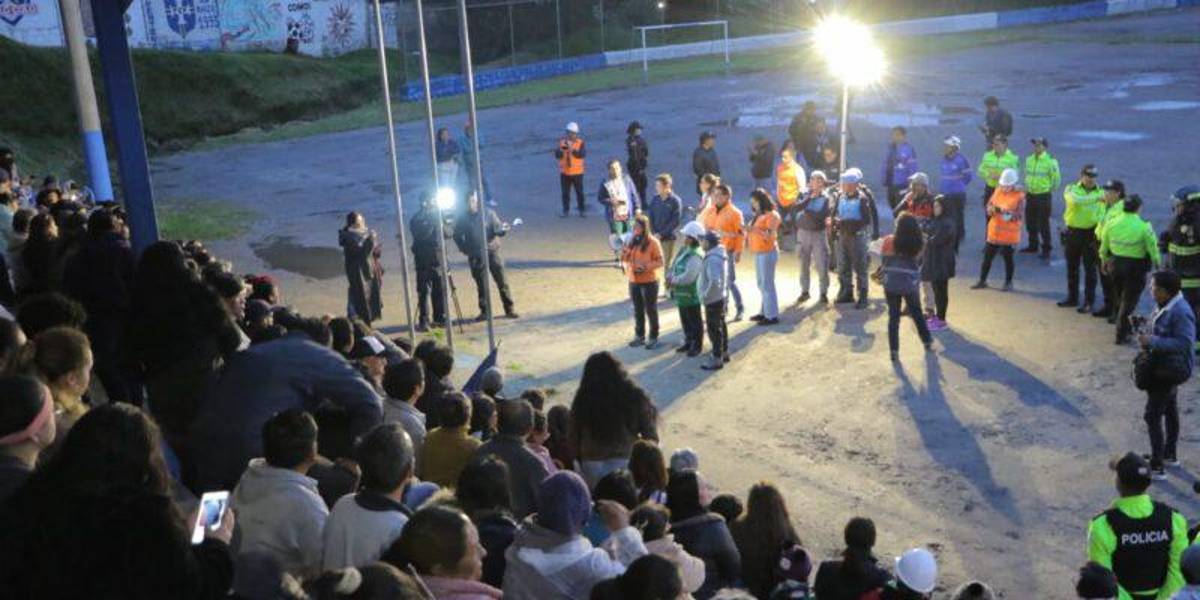 Quito | Habitantes de La Comuna y La Gasca participaron de un simulacro ante posibles emergencias por lluvias