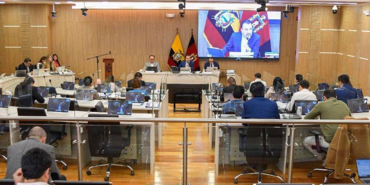 Quito: el Proyecto de Reforma a la Revisión Técnica Vehicular pasó a segundo debate