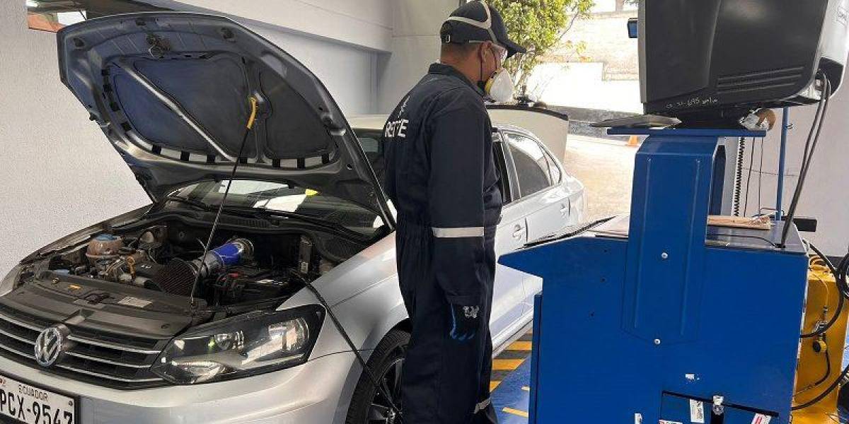 Quito: 273 763 vehículos aprobaron la Revisión Técnica Vehicular en lo que va de 2023