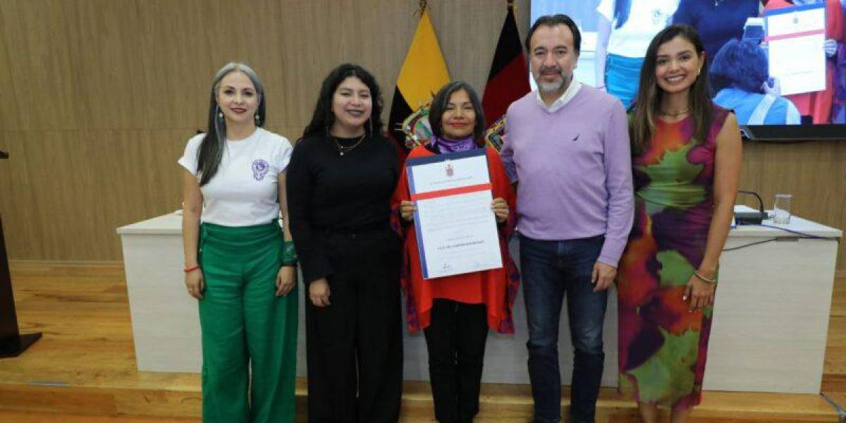 Quito: ¿quién es Lilia del Carmen Rodríguez, la ganadora del premio Manuela Espejo 2024?