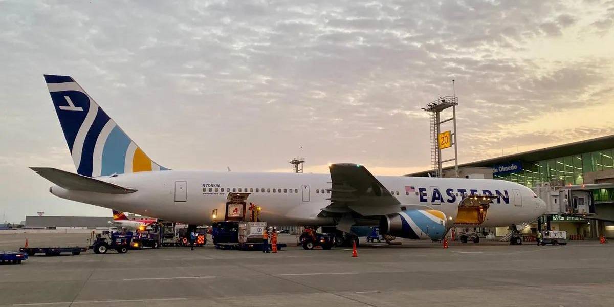 Un avión que salía de Guayaquil a Miami tuvo que regresar y aterrizó de emergencia