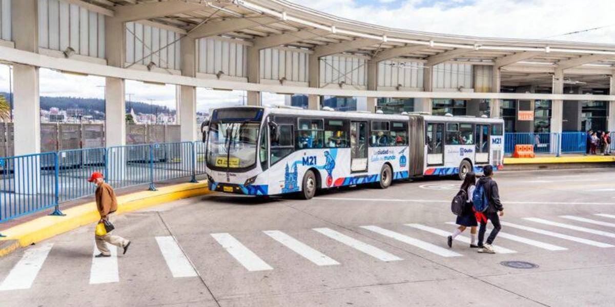 Trolebús y Ecovía modifican sus horarios de atención para el feriado por Independencia de Cuenca y Difuntos
