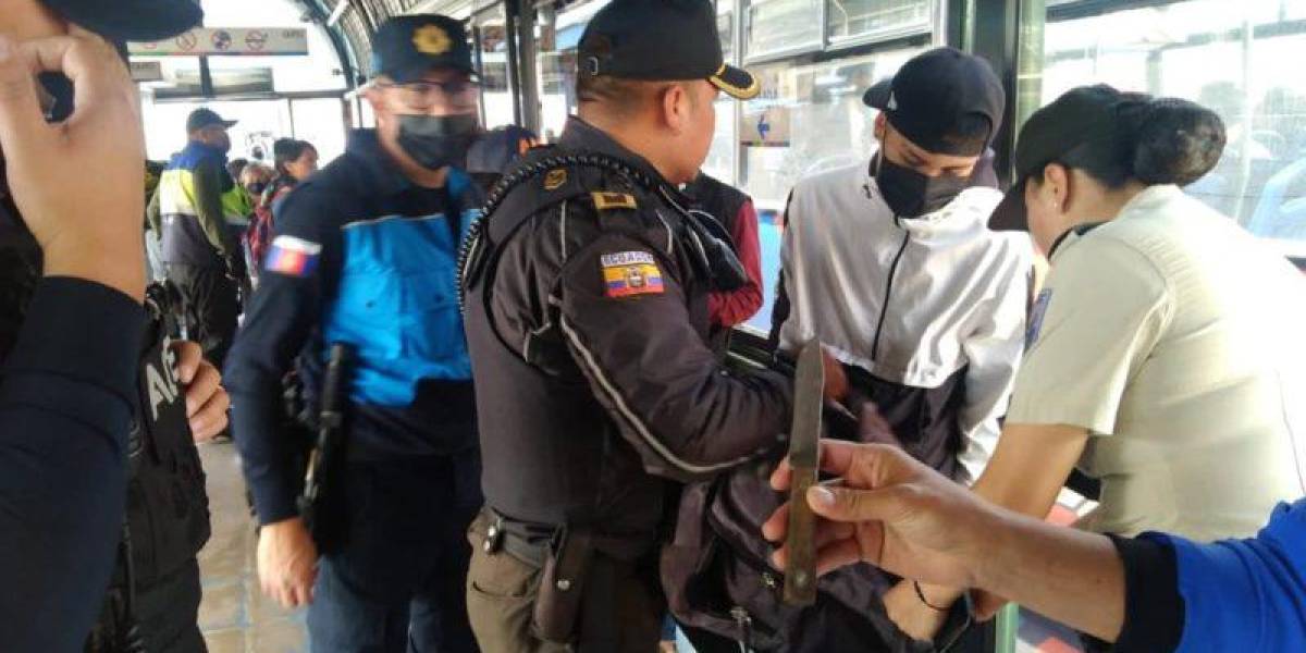 Quito: presunta banda delictiva de adolescentes operaba en los sistemas de transporte