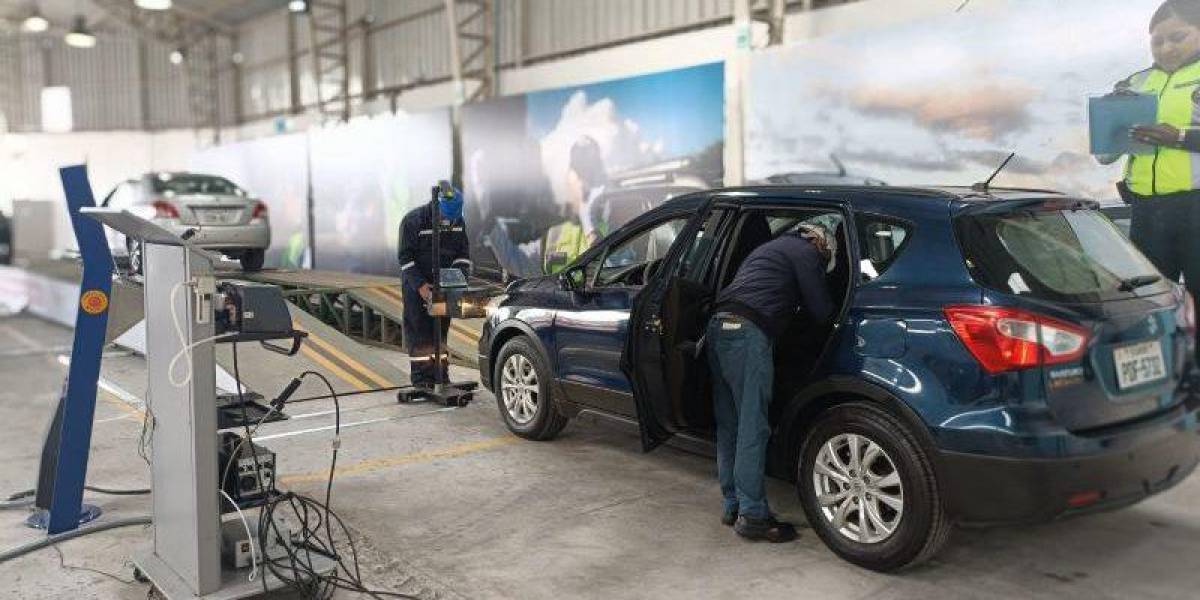 AMT habilitará tres puntos para la entrega de adhesivos de la Revisión Técnica Vehicular