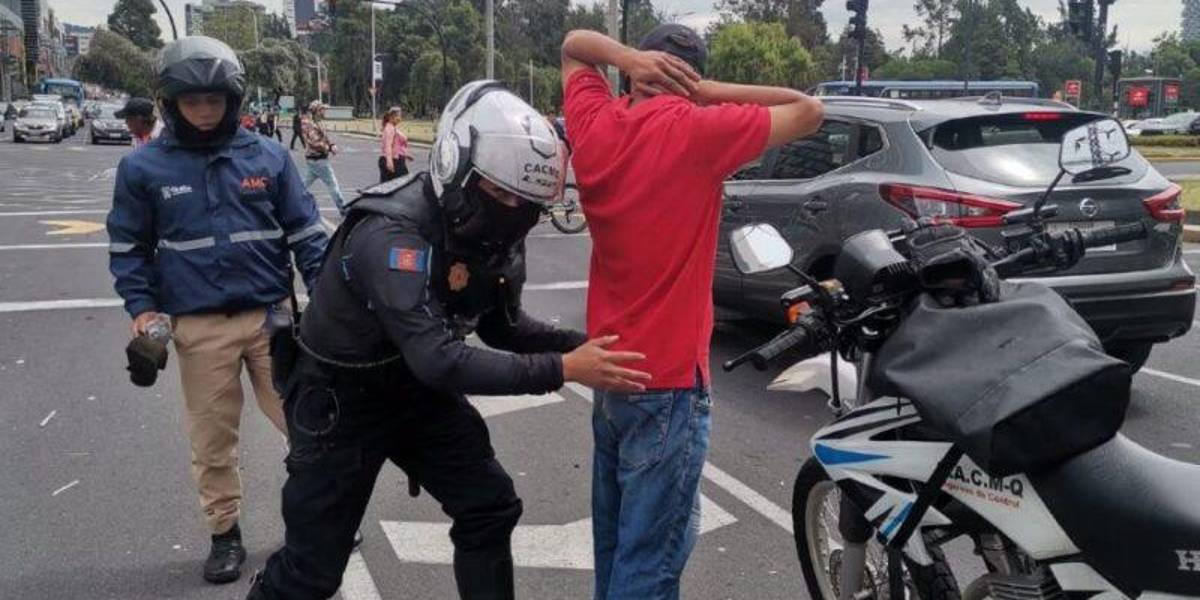 El limpiaparabrisas que atemorizó a conductor en el sector de La Carolina ya fue identificado por las autoridades