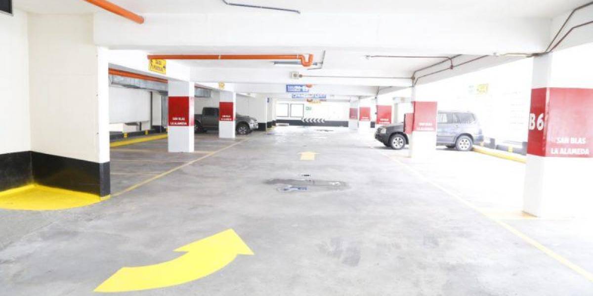 ¿Cuáles son los estacionamientos cercanos a las paradas del Metro de Quito?