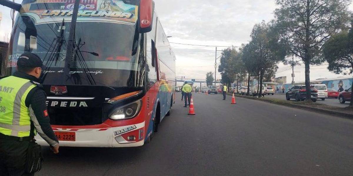 Quito: el operativo de movilidad por el feriado contará con 1 129 agentes