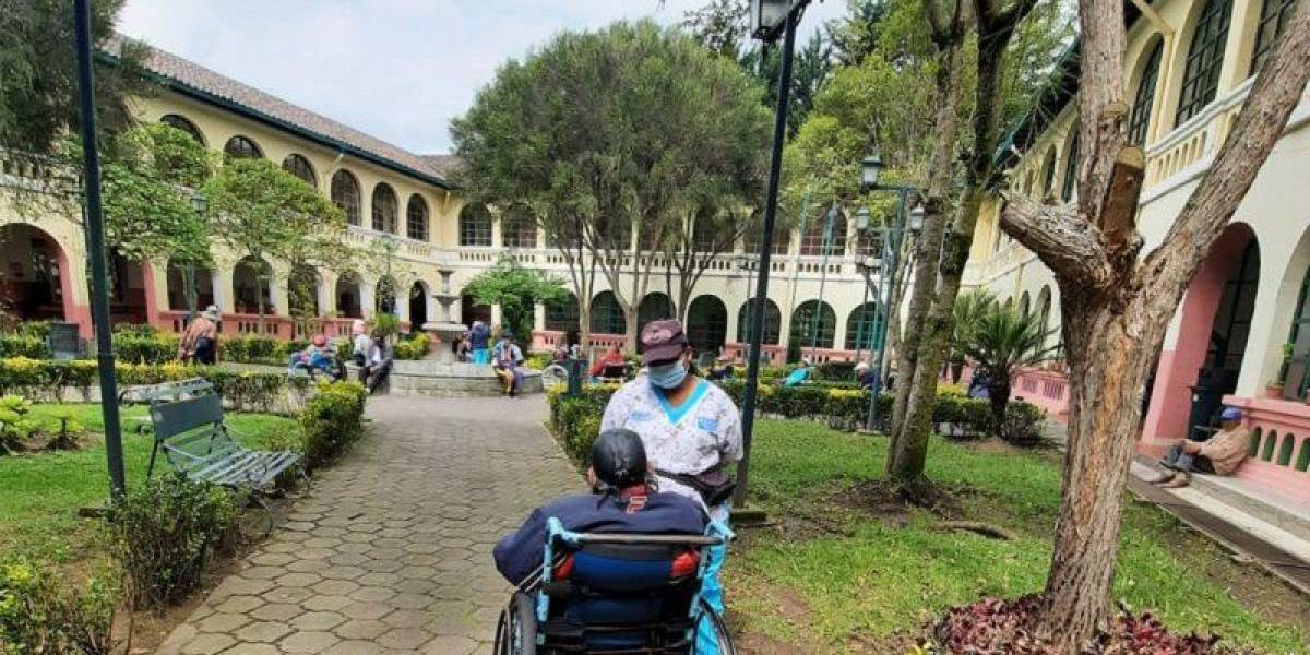 Adulto mayor abandonado fue ingresado en el Patronato San José de Quito
