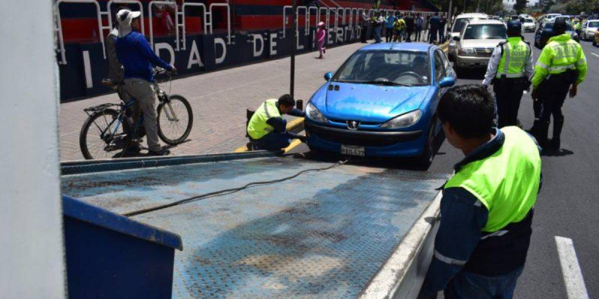 Quito: si usted incumple el 'Pico y placa', no es necesario que a su vehículo se lo lleve la grúa