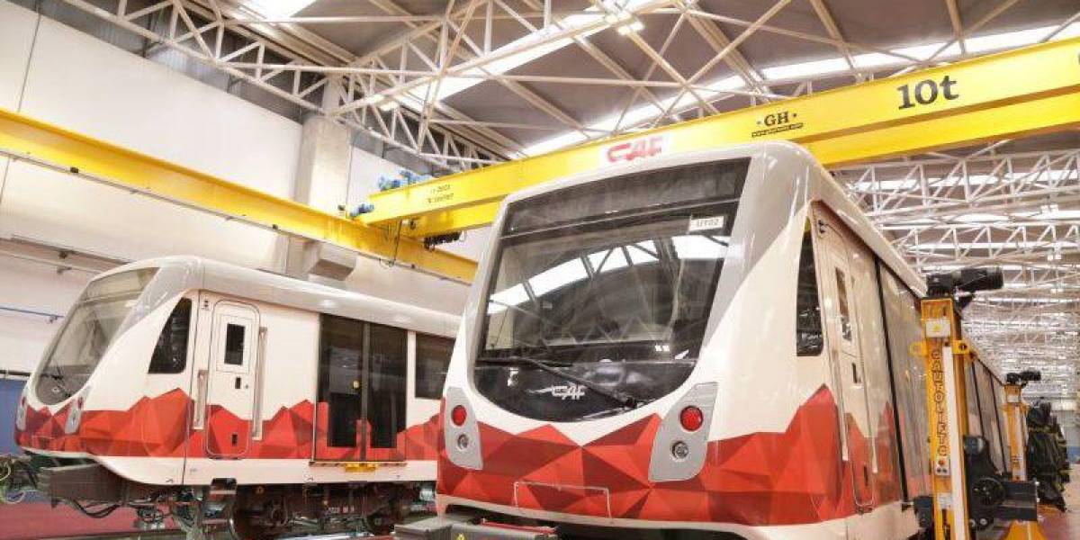 Elv Metro de Quito cuenta con 18 trenes. Cada uno tiene capacidad para transportar a 1.200 usuarios.