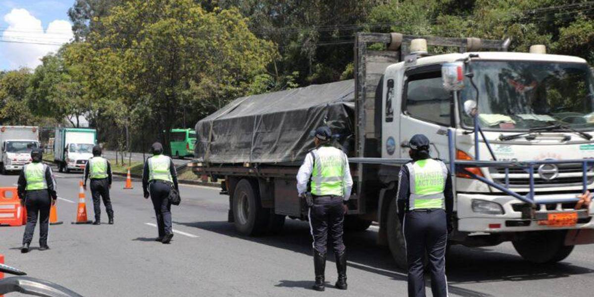 Quito: estos son los vehículos de carga que tendrán restricción de circulación en la Simón Bolívar y Ruta Viva