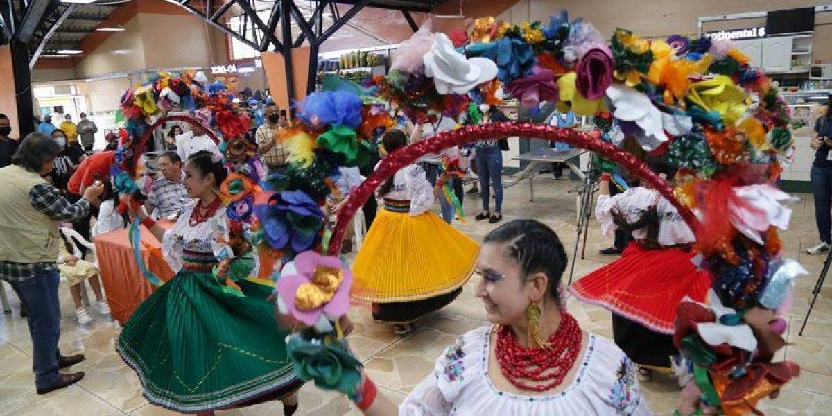 Mercados de Quito rinden homenaje a las madres