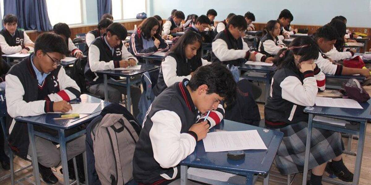 En los planteles educativos municipales de Quito ya no es obligatorio usar falda o tener el cabello corto