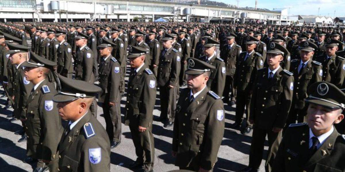 Quito: 1.262 nuevos policías se integran a las labores de seguridad
