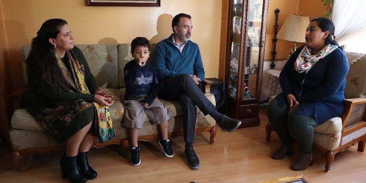 Quito: a niño sobreviviente de accidente en Guayllabamba le darán cupo en el Colegio Benalcázar