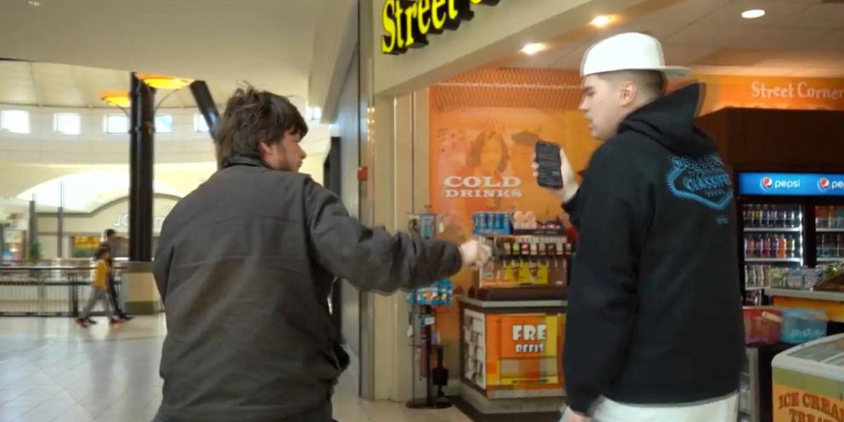 El momento en el que le disparan a un youtuber tras broma pesada contra un repartidor en EE.UU.