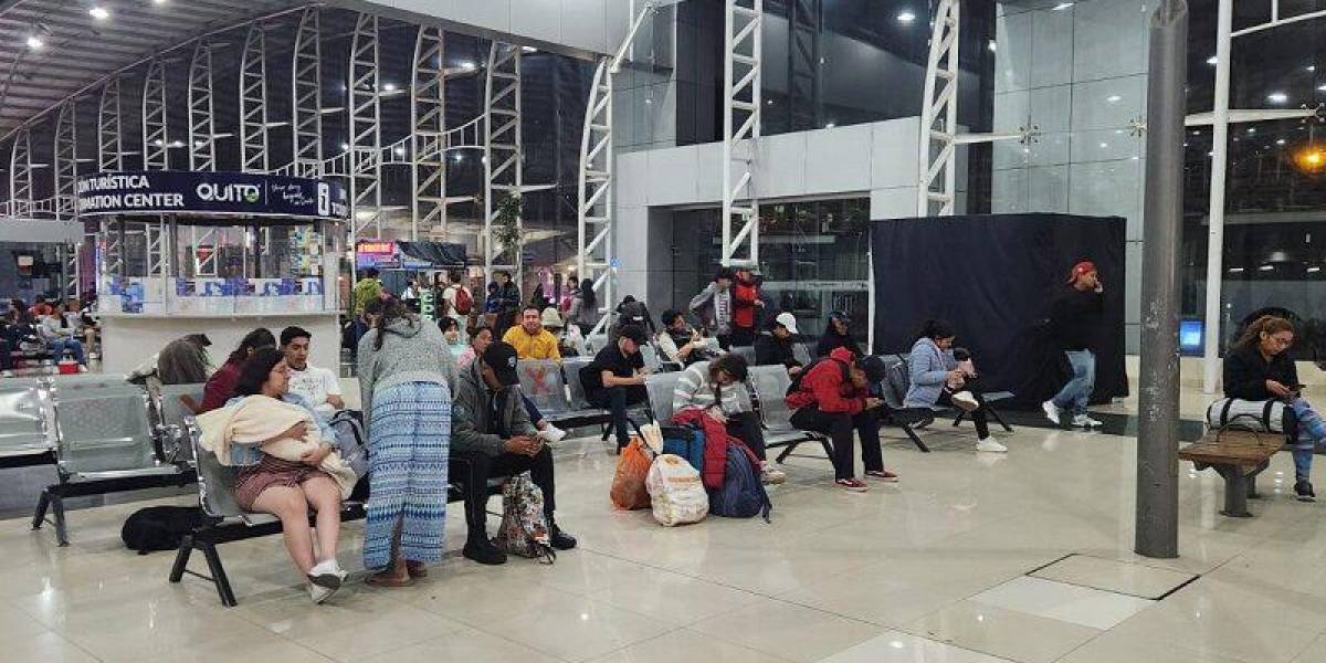 Quito: las terminales terrestres movilizarán a 82 mil usuarios en el feriado por Día del Trabajador