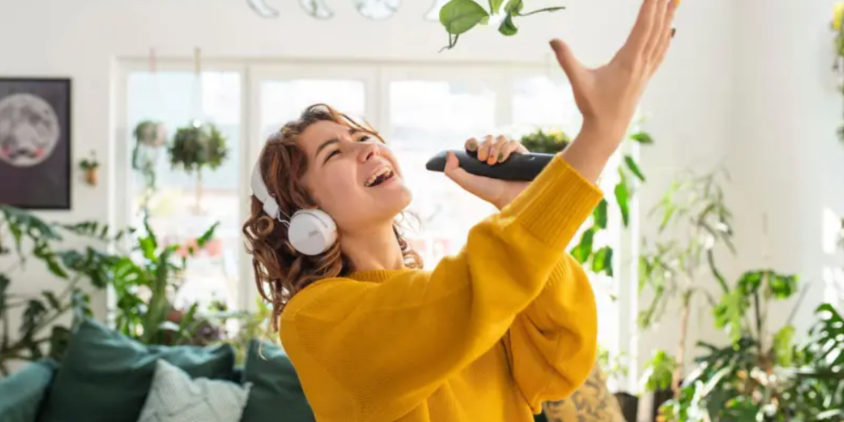 Los sorprendentes beneficios que cantar tiene para la salud (y que están respaldados por la ciencia)