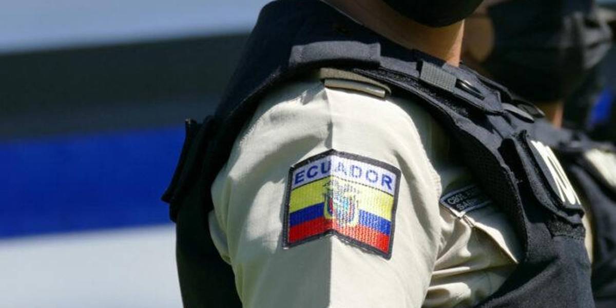 Cuatro policías son detenidos en Machala acusados de ocultar evidencias y pedir sobornos