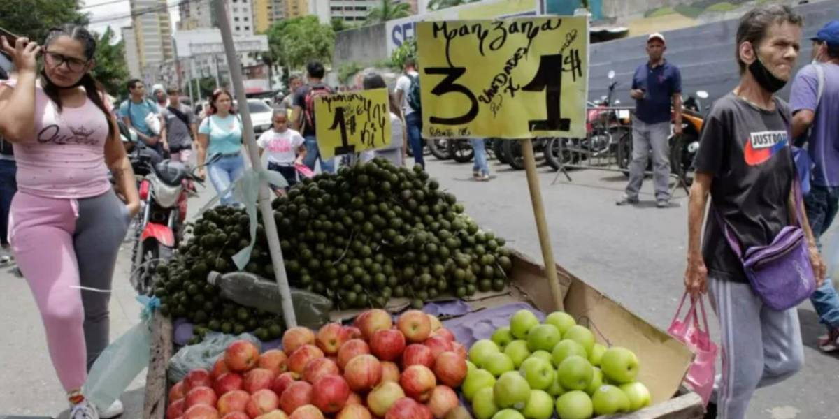 Qué hay detrás de la abrupta devaluación del bolívar en Venezuela