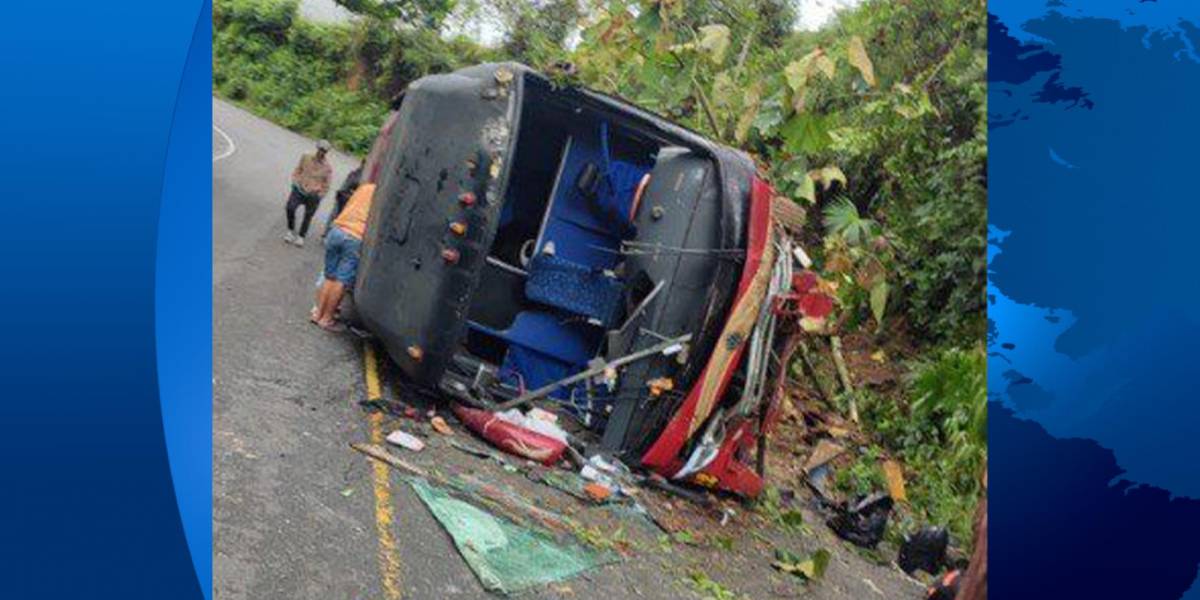 19 heridos en accidente de bus en Santo Domingo de los Tsáchilas