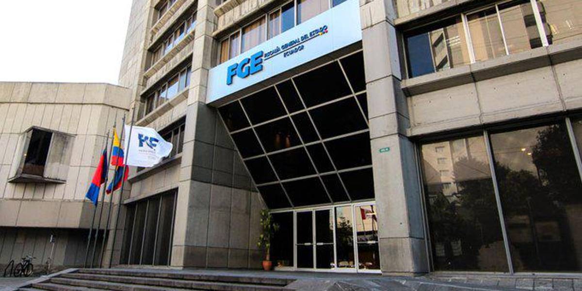 Fiscalía de Ecuador pide prisión preventiva para dos exministros de Correa