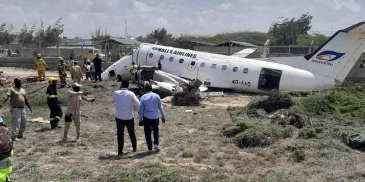 África: un avión con 34 pasajeros a bordo se estrelló por un fallo técnico en Somalia