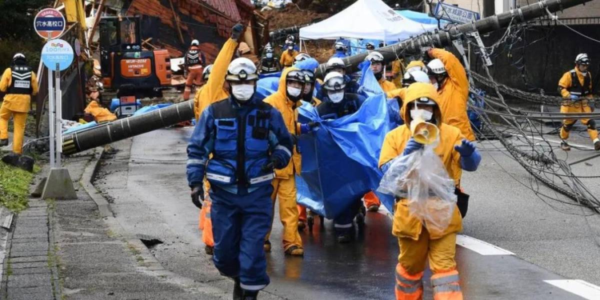 Japón: mujer de 90 años es encontrada con vida cinco días después del terremoto