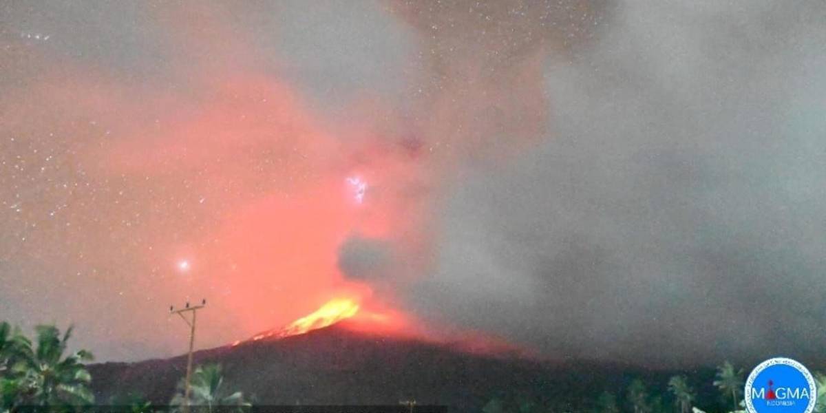 VIDEO | El volcán Lewotobi Laki-Laki desata alerta en Indonesia tras lanzar ceniza a 10 km