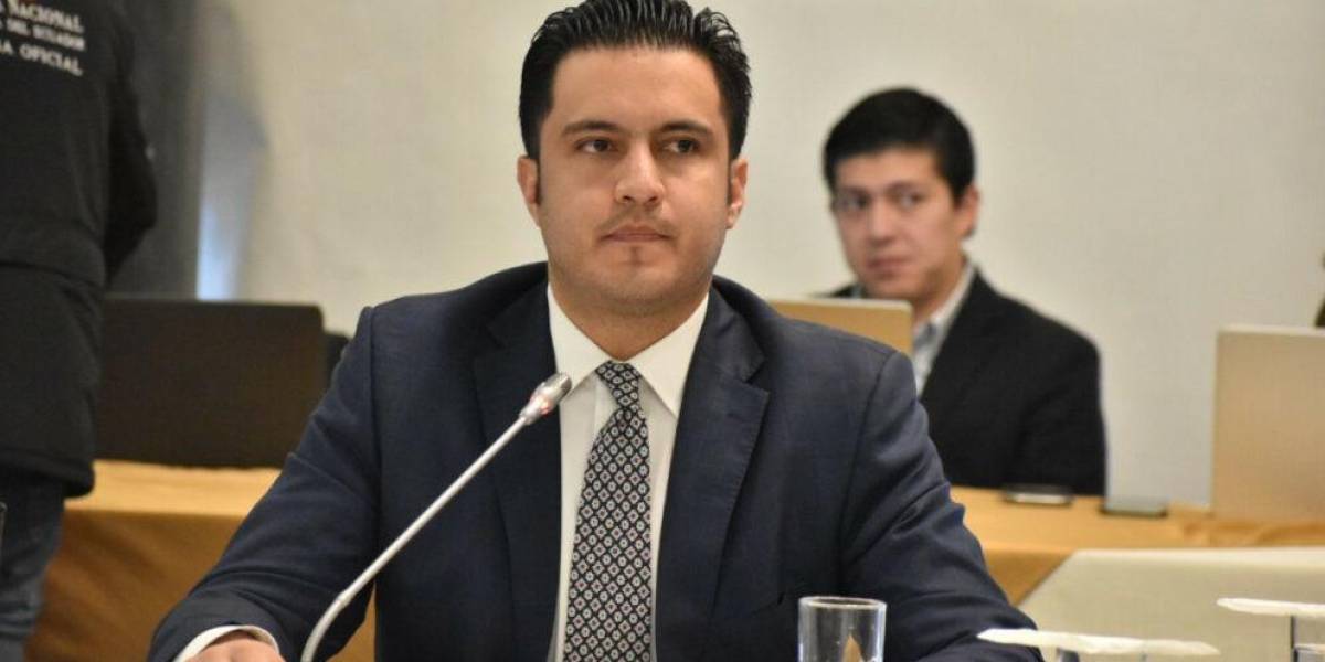 Joaquín Ponce deja la Empresa Coordinadora de Empresas Públicas y asume Jorge Benavides