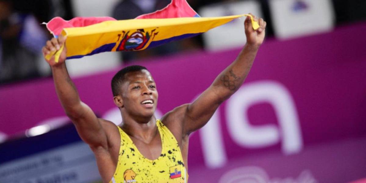 Andrés Montaño se consagra campeón en los 67 kilogramos de Lucha