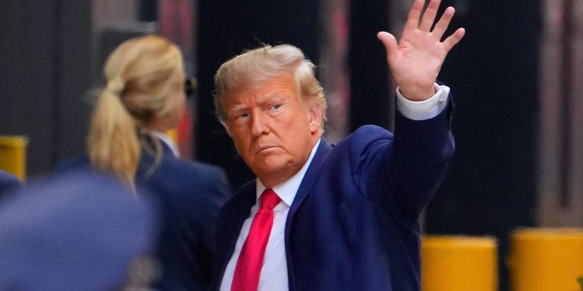 Donald Trump es arrestado mientras espera la lectura de cargos del tribunal en Nueva York