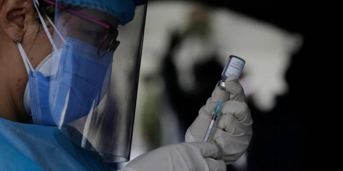 Ecuador vacuna a más de 336.000 personas en un día