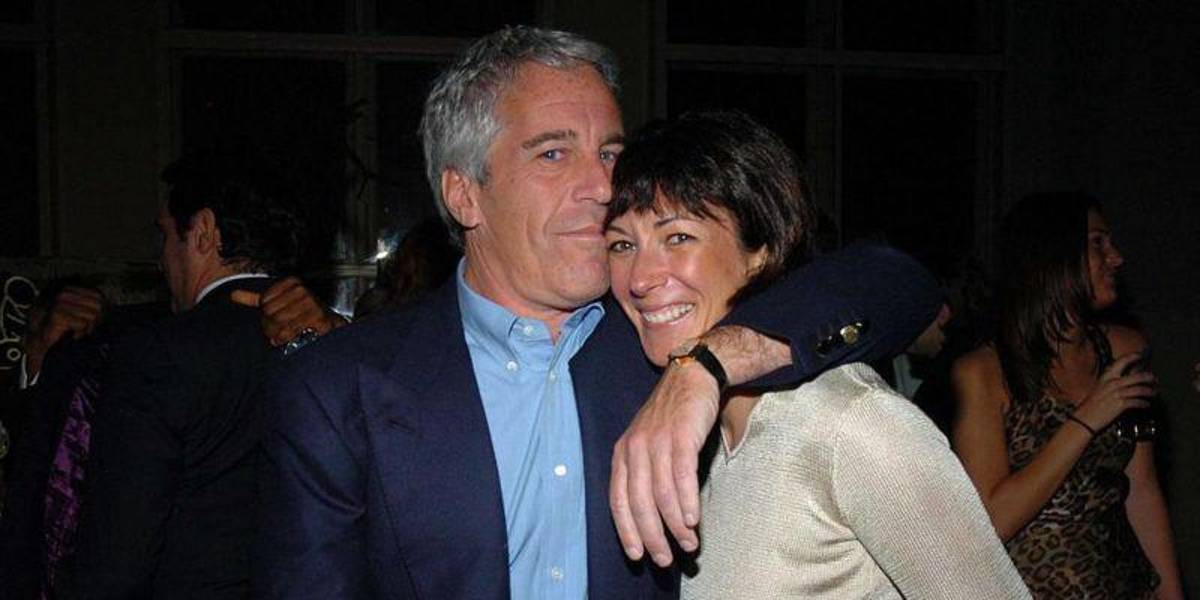 Quién es Ghislaine Maxwell, la exnovia del multimillonario Jeffrey Epstein que cumple una condena de 20 años de prisión por tráfico sexual de menores