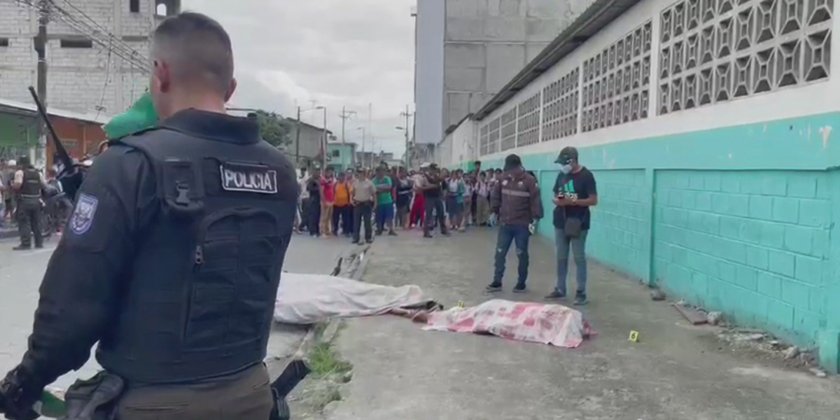 Una pareja fue asesinada afuera de una escuela de Naranjal, en Guayas