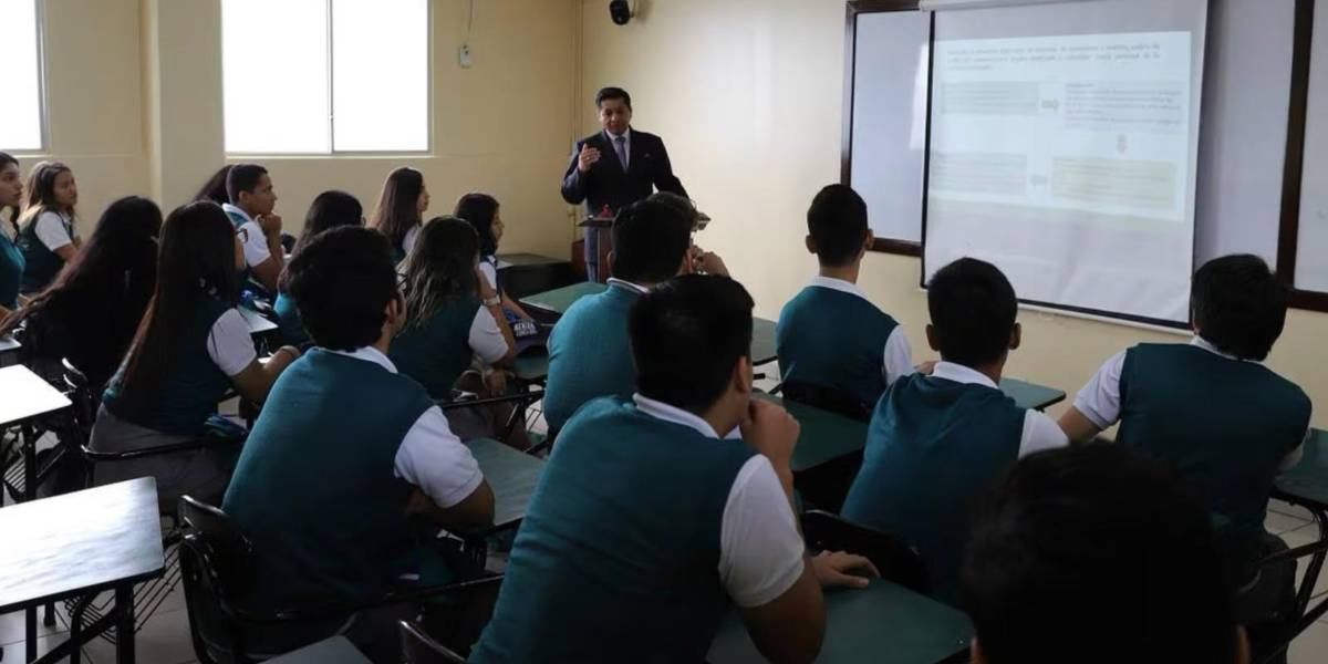 92 448 estudiantes volvieron a las aulas en Ecuador, con un plan que comenzó en 2022