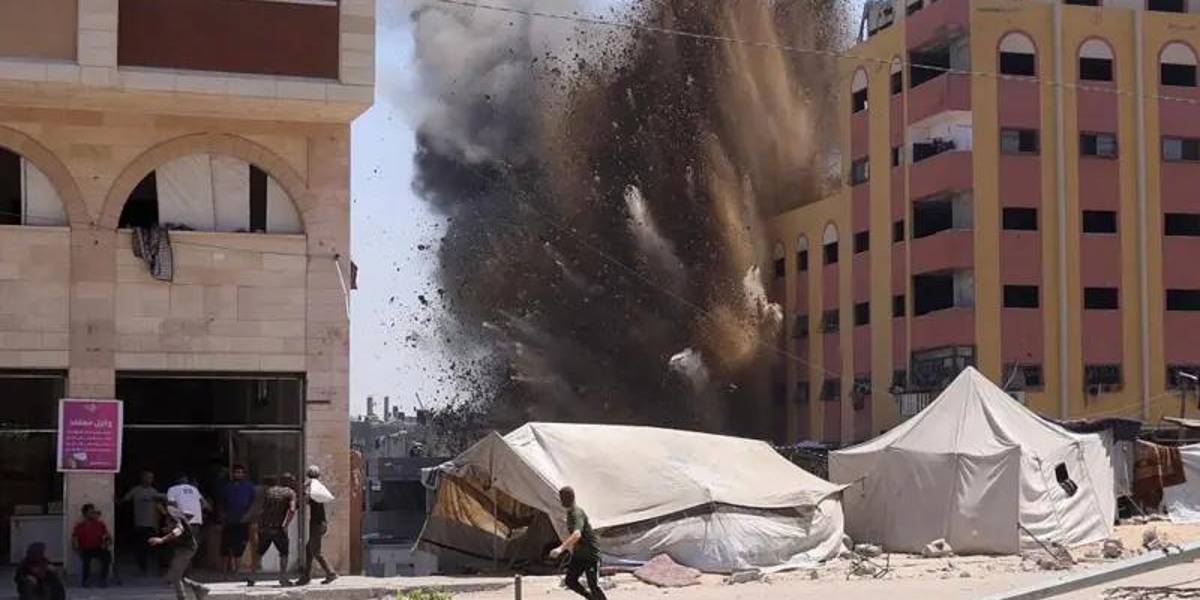 Cientos de palestinos huyen tras el comienzo de la ofensiva terrestre de Israel contra la ciudad de Gaza