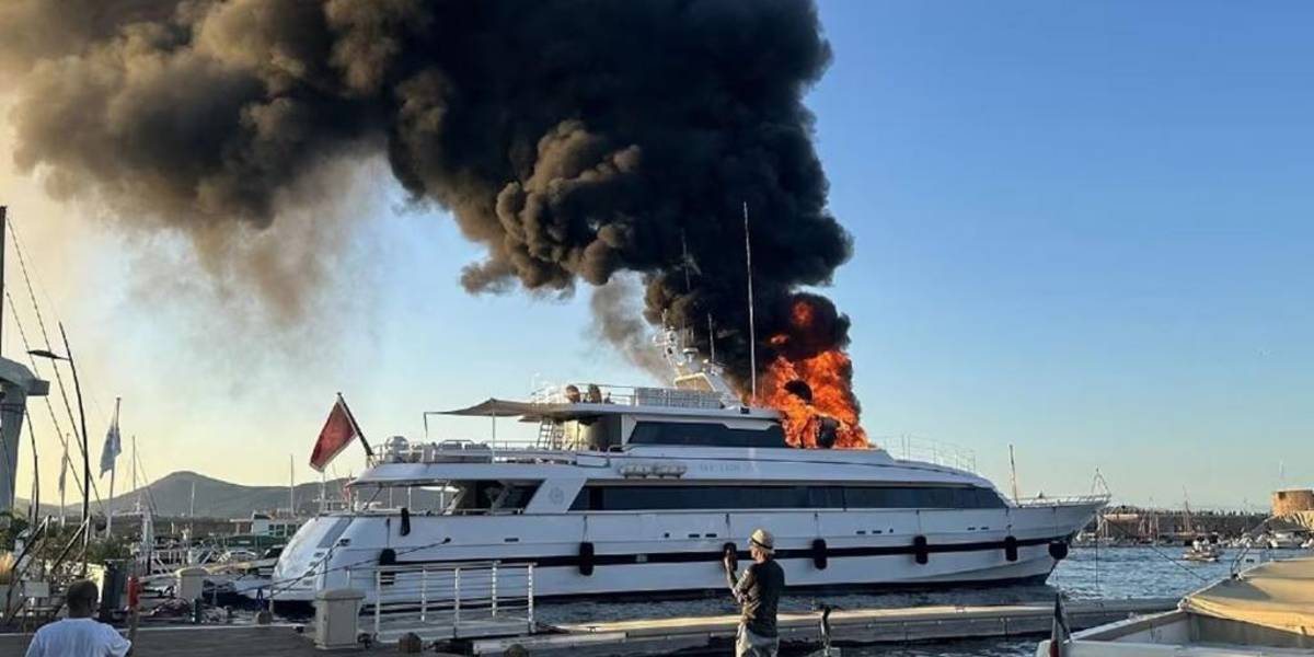 Mónaco: Yate de lujo se incendia en la Riviera Francesa