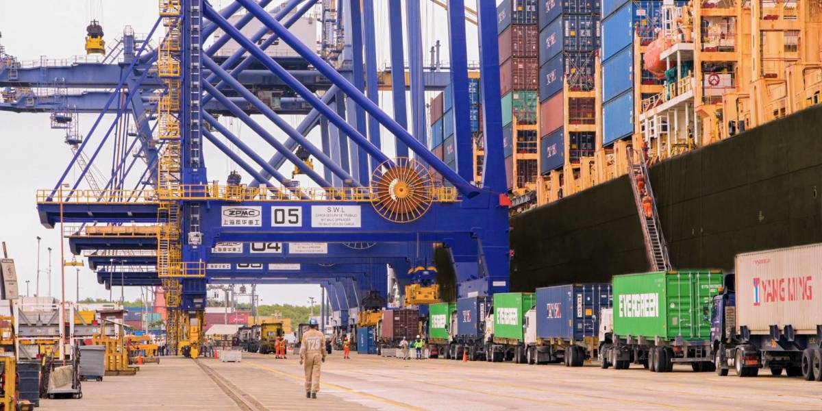 Los transportistas pesados insisten en tener resguardo afuera de los puertos en Guayaquil