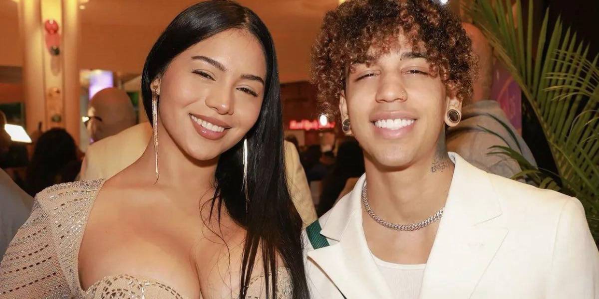 Fotografía del artista Micro TDH y su ex pareja Bárara Ramírez