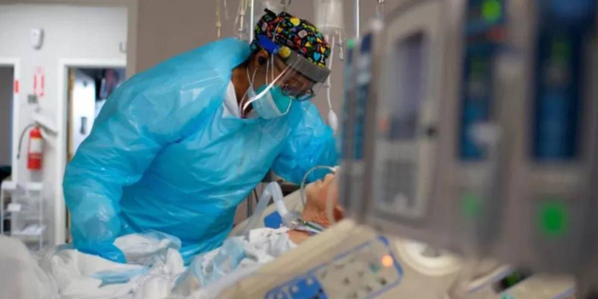 COVID-19: por qué ómicron está teniendo un efecto más grave en Estados Unidos que en Europa y Sudáfrica