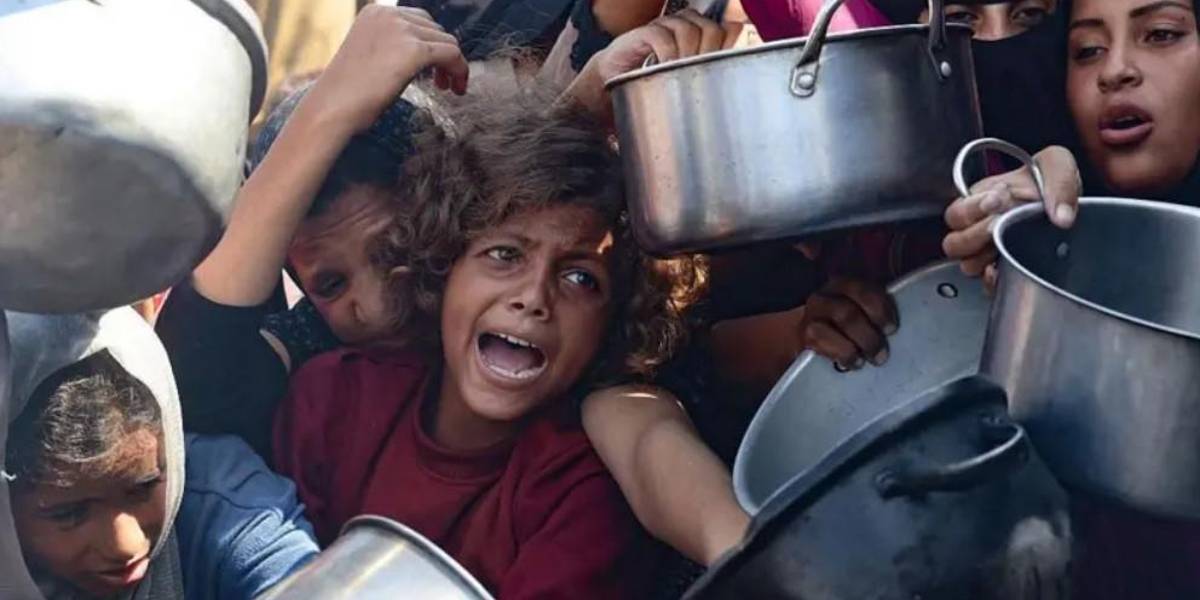 Los niños dicen que desearían morir para poder ir al cielo y comer: la hambruna se extiende en Gaza mientras Israel prepara el asalto a la mayor ciudad de la Franja