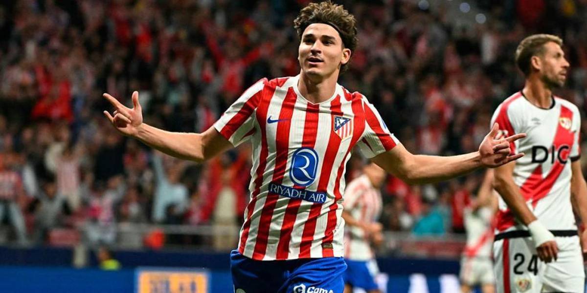 Julián Álvarez firma un triplete para salvar al Atlético de Madrid previo al derbi