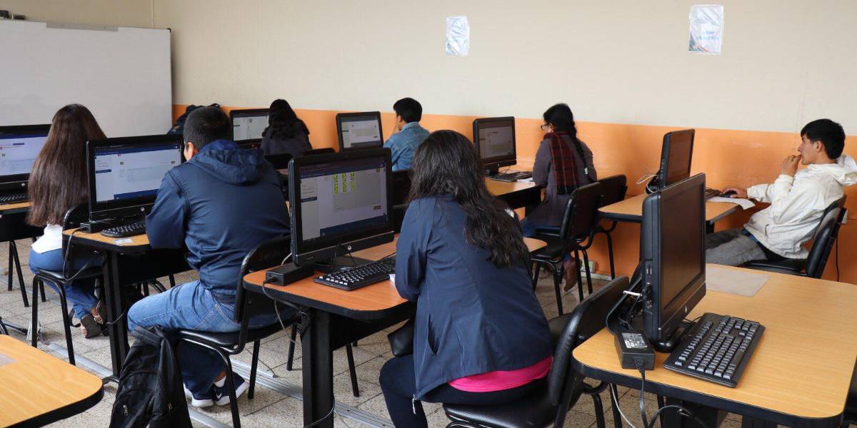 40 000 personas rindieron examen de admisión a la Universidad Central, pero solo hay 6 200 cupos